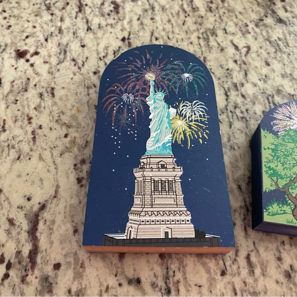 The Cat's Meow Statue of Liberty Fireworks USA wooden shelf decor vintage - Picture 5 of 7